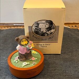Raintree Collectibles George & Gracie Musical Bear Figurine - Brown & Pink